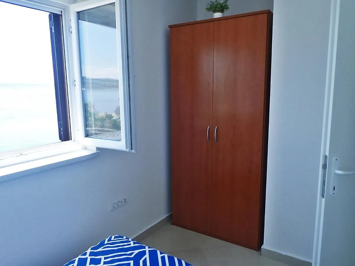 Plava Laguna With Beautiful Seaview Seline Apartment